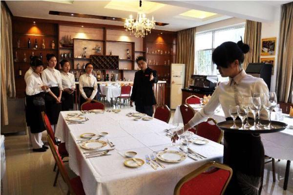 酒店管理專業(yè)讀研，餐飲服務(wù)方向性價(jià)比幾何？